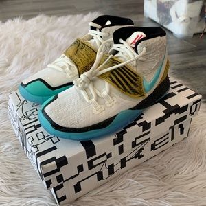 4Y size kids Nike sneakers